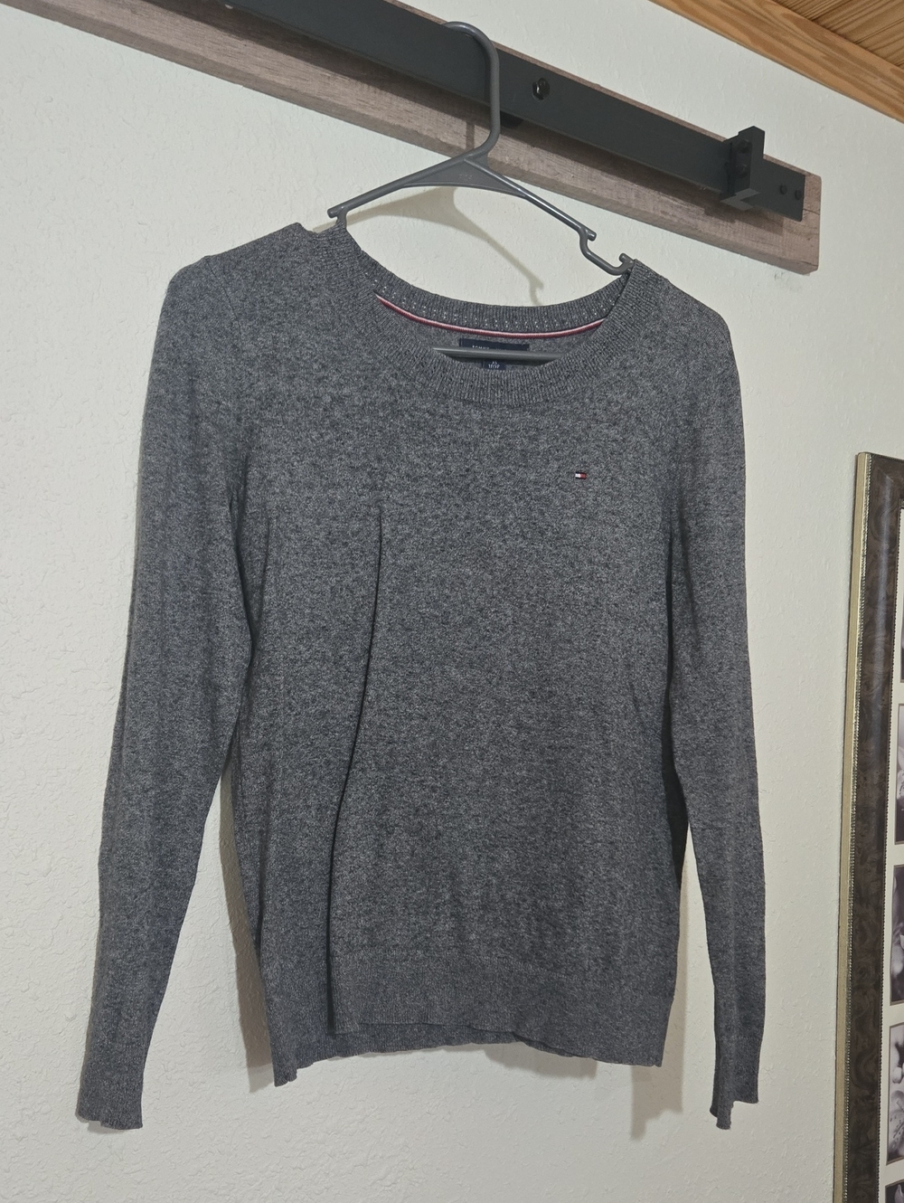 Pre-loved Tommy Hilfiger Women's Dark Gray Crewneck Sweater